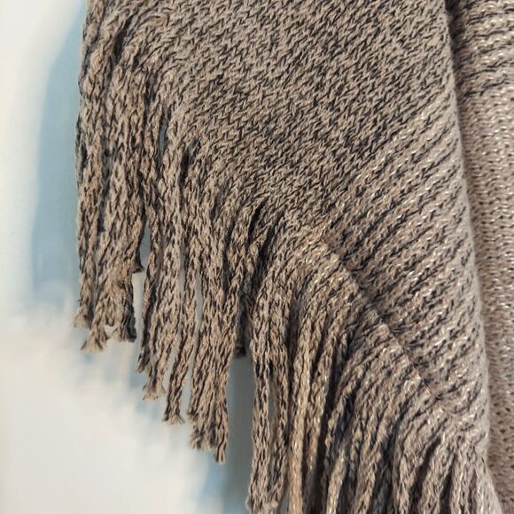 Francesca's Knit Poncho Fringe Pullover Sweater Tan Beige Shawl One Size - Picture 2 of 9
